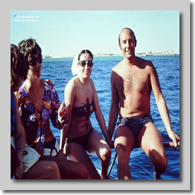Pete Buckland with Egyptian Girls - Saudi Hadj 1972